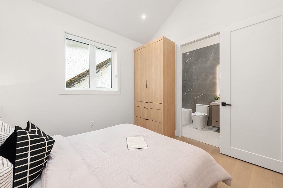 1 3232 W 38th Avenue Vancouver, BC - 16