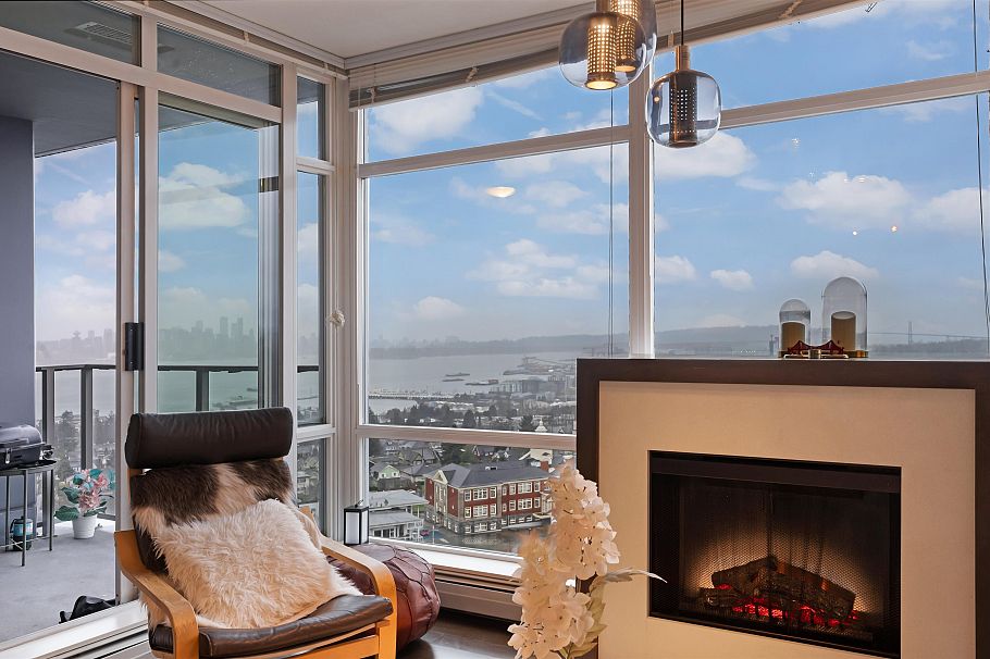 1304 1320 Chesterfield Avenue North Vancouver, BC - 1