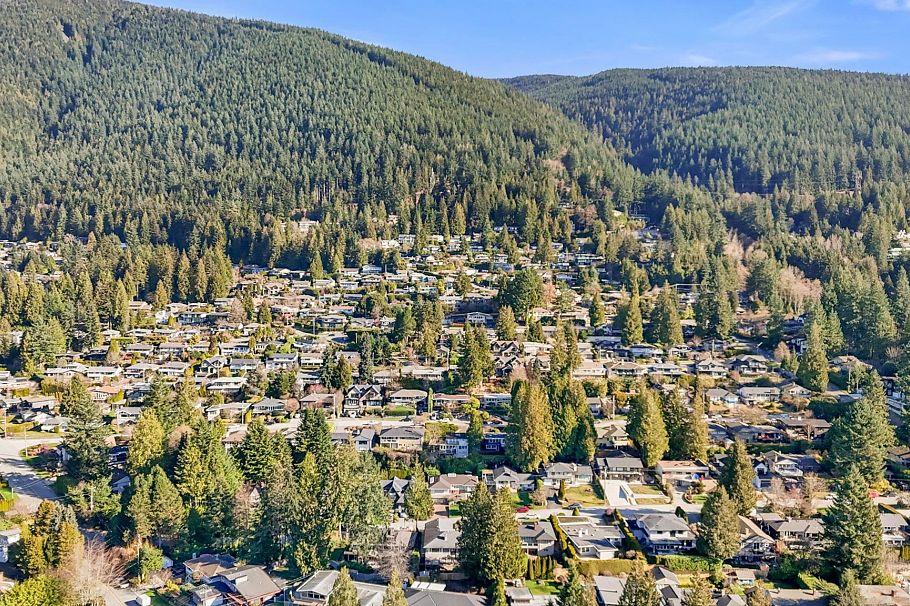 759 Winona Avenue North Vancouver, BC - 27