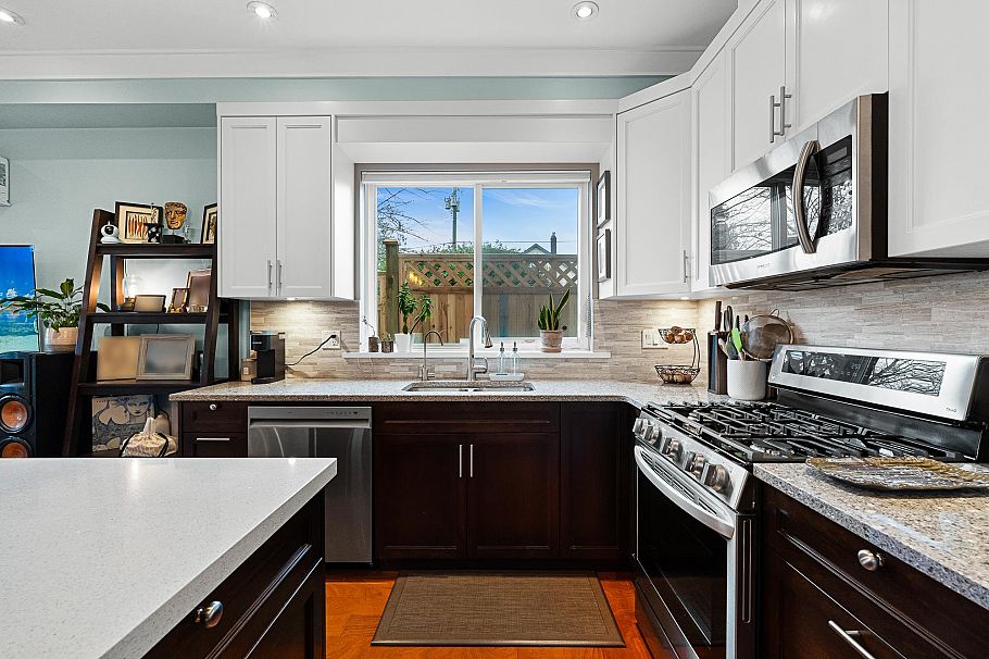 307 E 6th Street North Vancouver, BC - 17