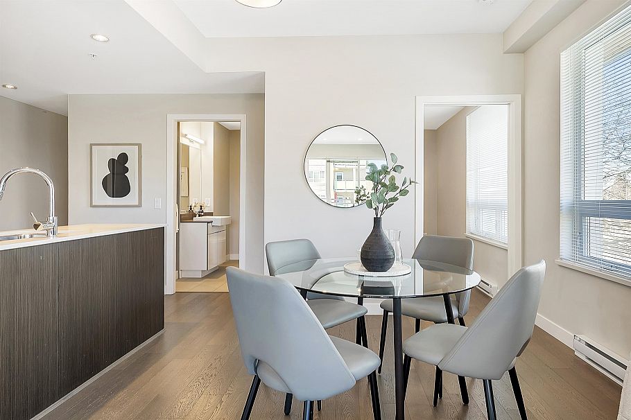 306 688 E 19th Avenue Vancouver, BC - 5