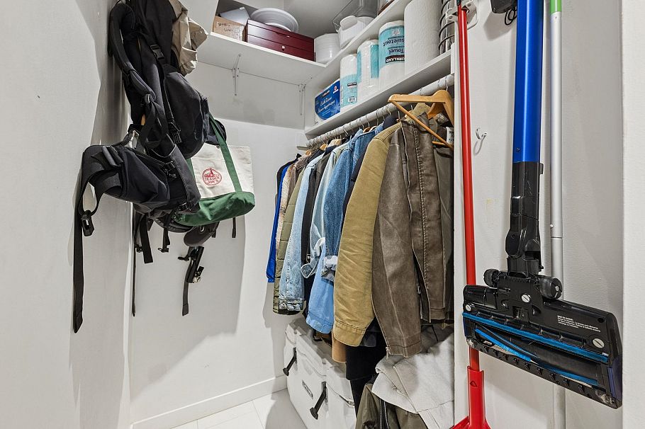 101 175 E 5th Street North Vancouver, BC - 26