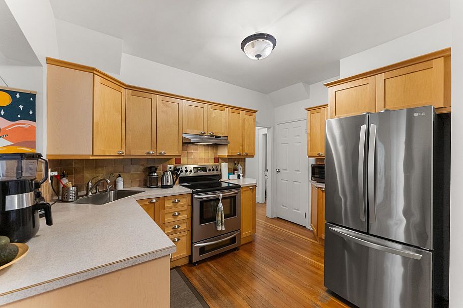 2980 W 8th Avenue Vancouver, BC - 11