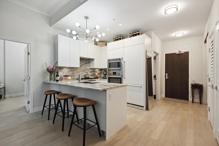 112 185 Victory Ship Way North Vancouver, BC - 9