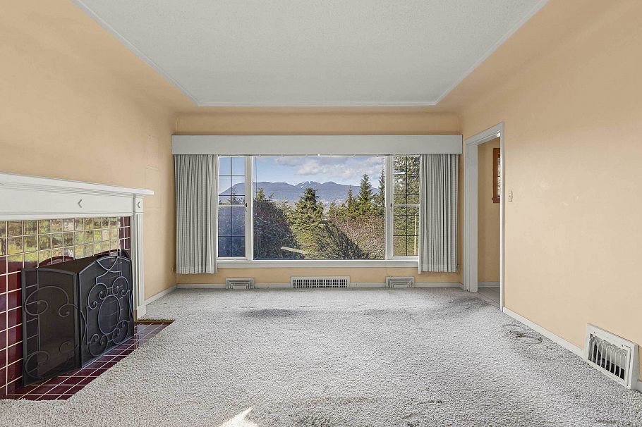 3910 W 10th Avenue Vancouver, BC - 9