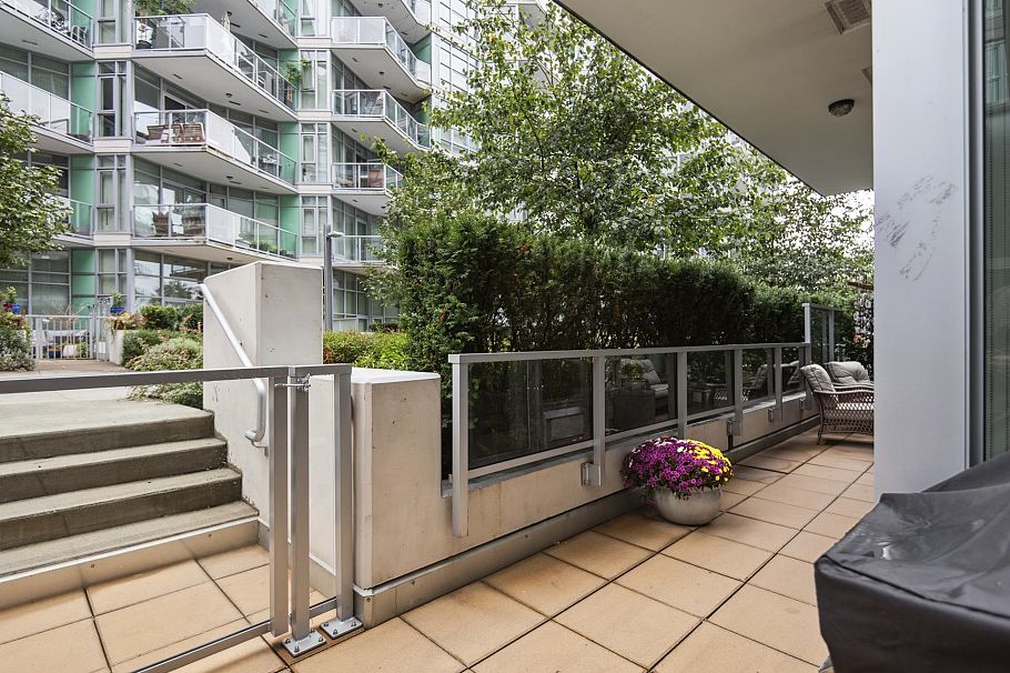 112 185 Victory Ship Way North Vancouver, BC - 26
