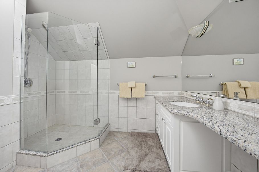 2865 W 30th Avenue Vancouver, BC - 18