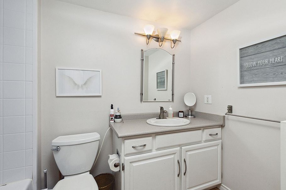 306 1385 Draycott Road North Vancouver, BC - 13