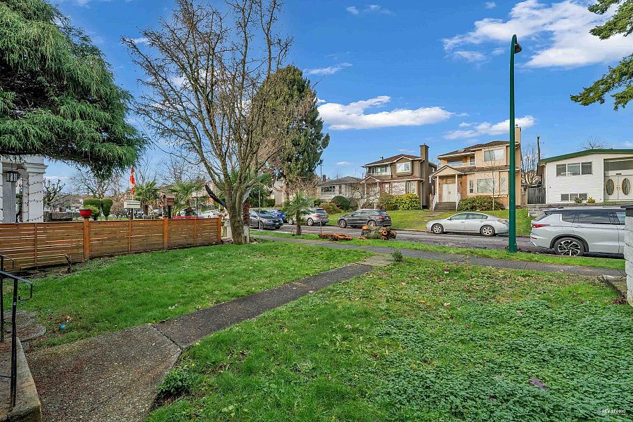 1362 E 60th Avenue Vancouver, BC - 35