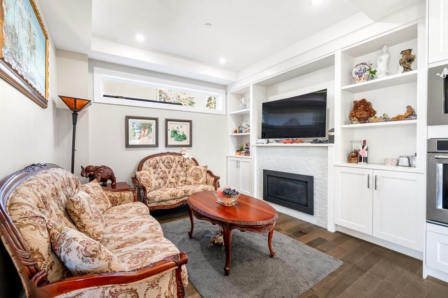 2020 Carson Court North Vancouver, BC - 11