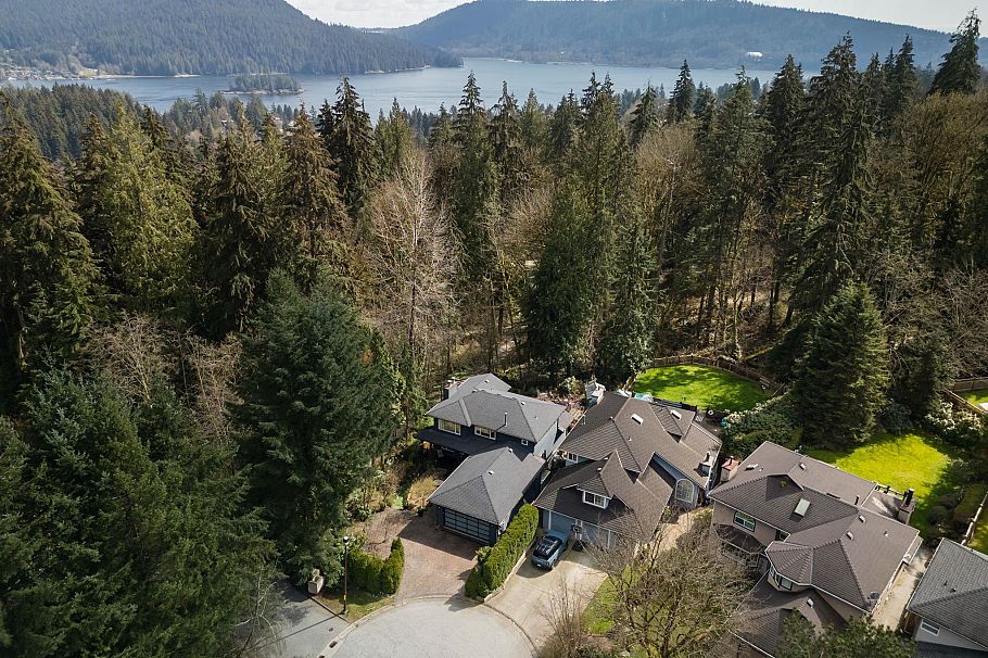 1501 Ostler Court North Vancouver, BC - 40