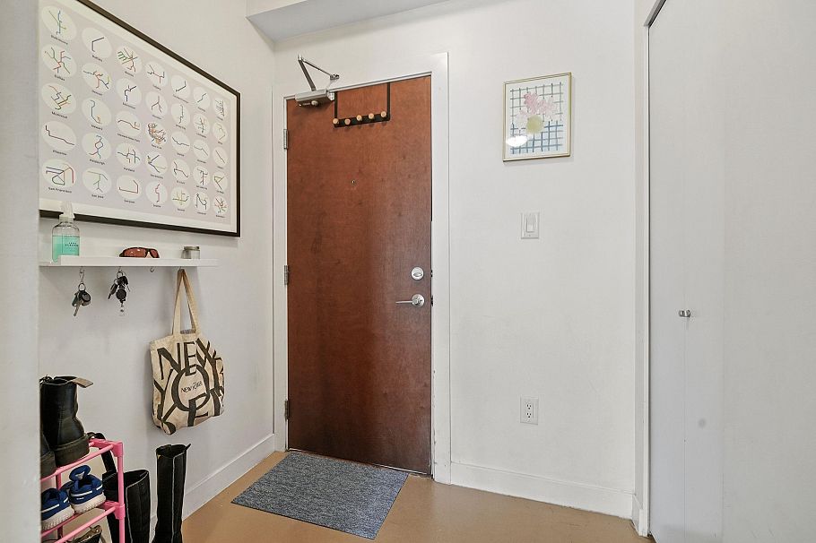 715 221 Union Street Vancouver, BC - 3