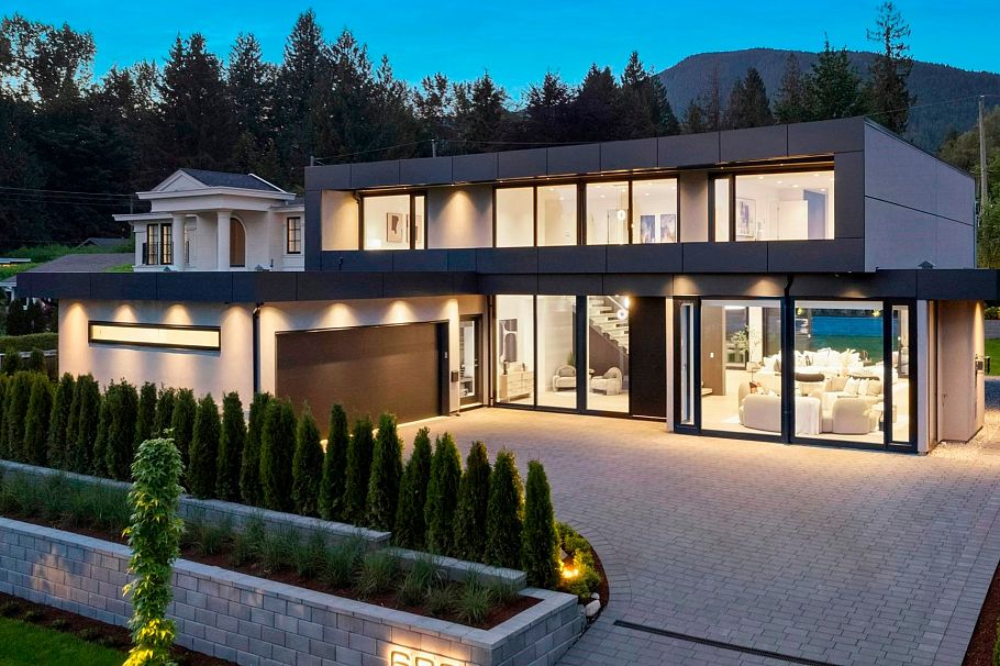 680 Westhyde Place North Vancouver, BC - 2