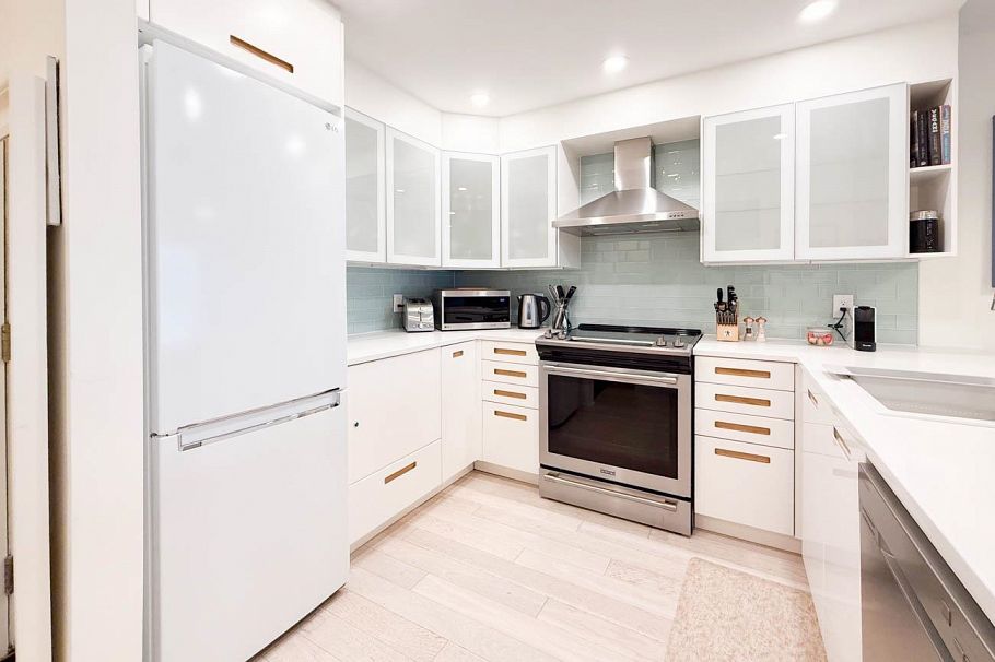 10 704 W 7th Avenue Vancouver, BC - 5