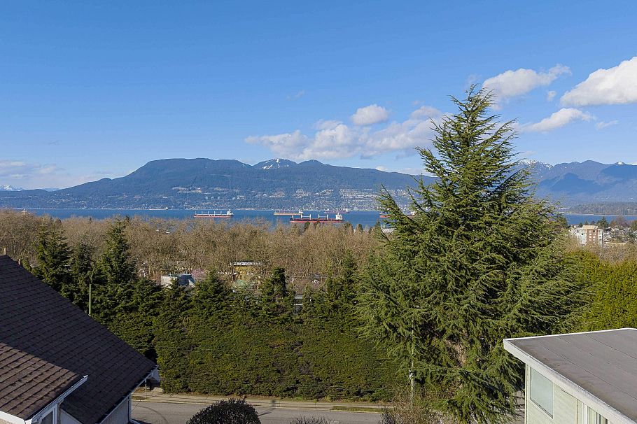 3910 W 10th Avenue Vancouver, BC - 27