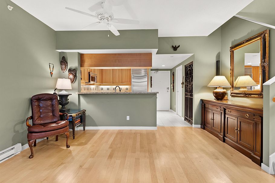 1053 Marinaside Crescent Vancouver, BC - 12