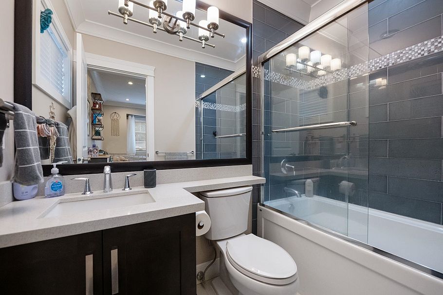 2798 W 19th Avenue Vancouver, BC - 24