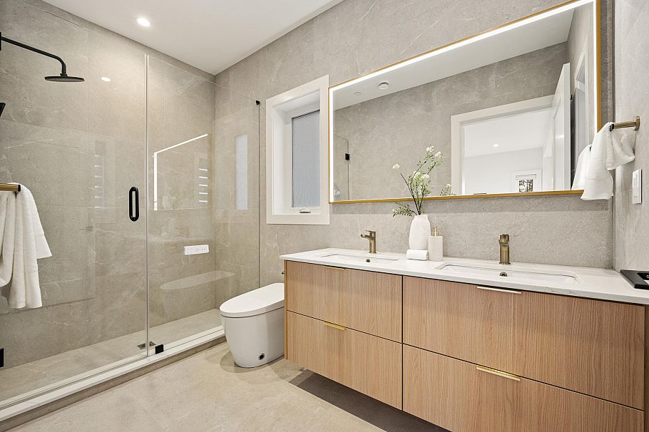 3156-2 E 8th Avenue Vancouver, BC - 12