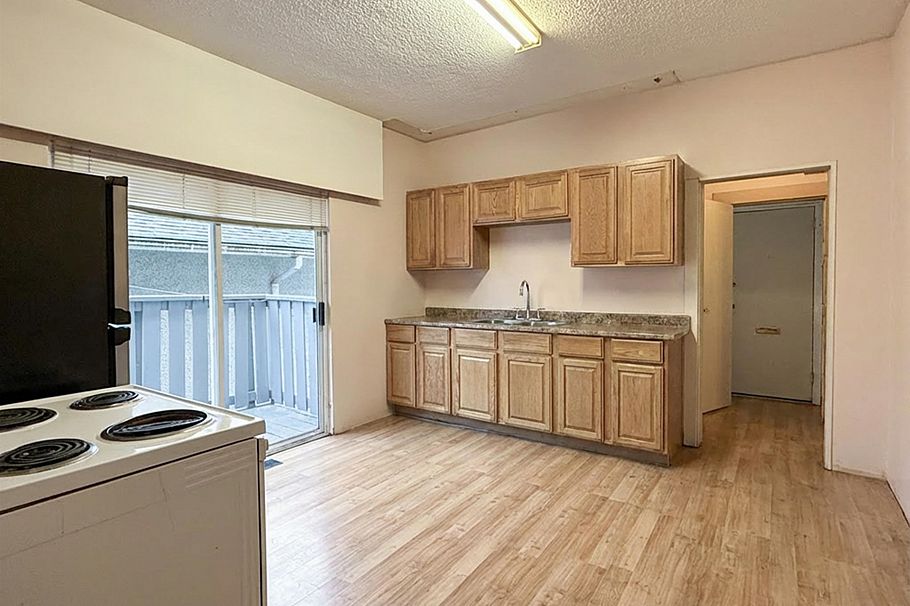 2354 E 33rd Avenue Vancouver, BC - 10