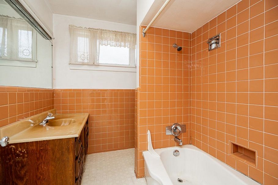 2212 Old Dollarton Road North Vancouver, BC - 23