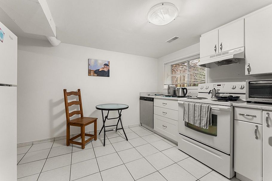 2980 W 8th Avenue Vancouver, BC - 30