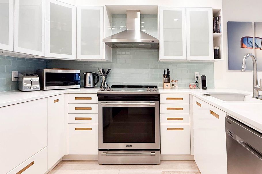 10 704 W 7th Avenue Vancouver, BC - 2