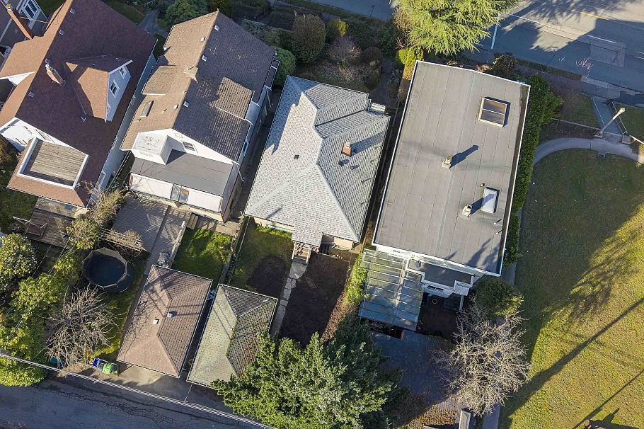 3910 W 10th Avenue Vancouver, BC - 24