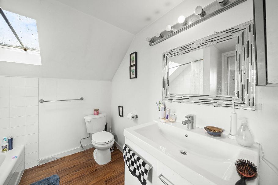 3550 W 1st Avenue Vancouver, BC - 22