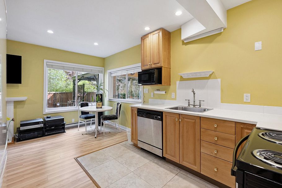 1501 Ostler Court North Vancouver, BC - 35