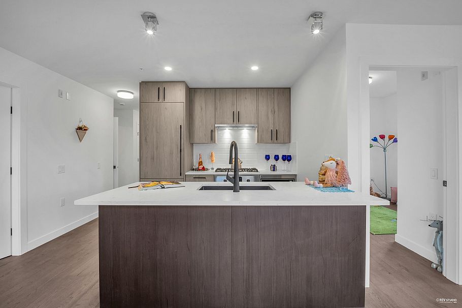 305 6859 Cambie Street Vancouver, BC - 12