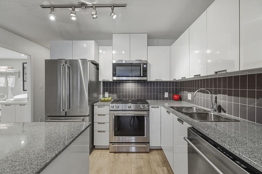 1102 151 W 2nd Street North Vancouver, BC - 10