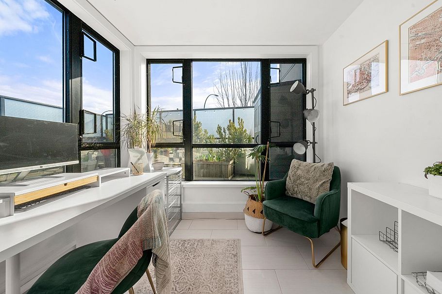 206 935 W 16th Street North Vancouver, BC - 30