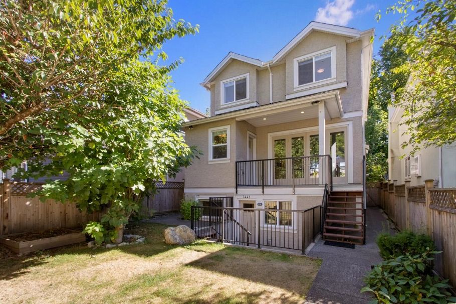 3443 W 11th Avenue Vancouver, BC - 30