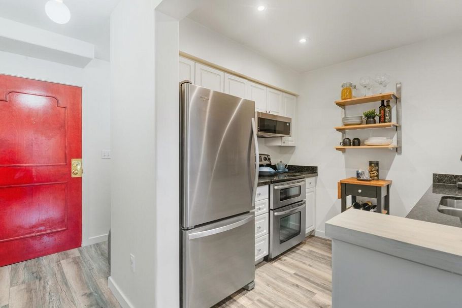 305 1915 E Georgia Street Vancouver, BC - 3