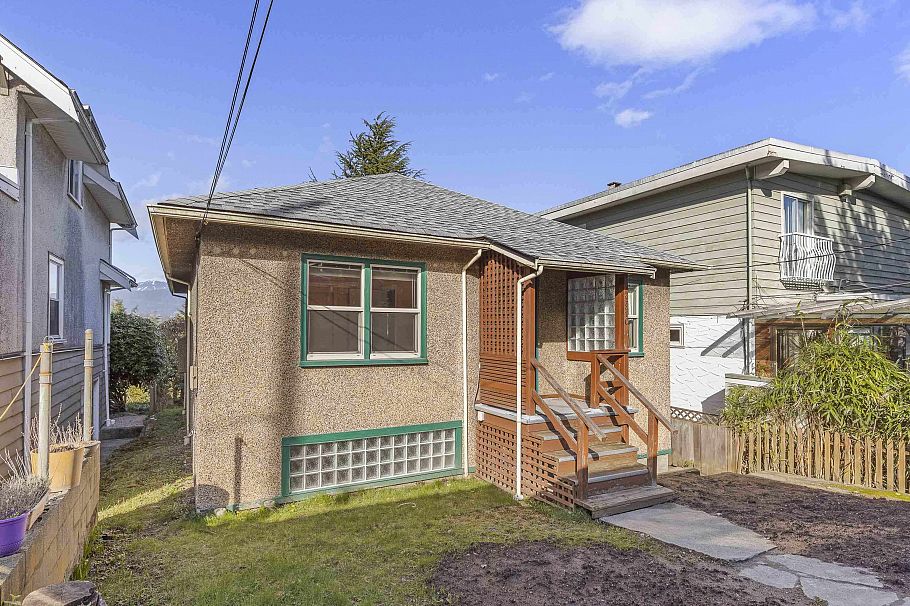 3910 W 10th Avenue Vancouver, BC - 21