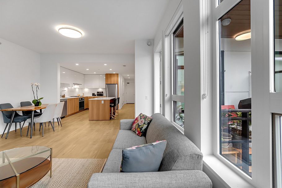 303 715 W 15 Street North Vancouver, BC - 3