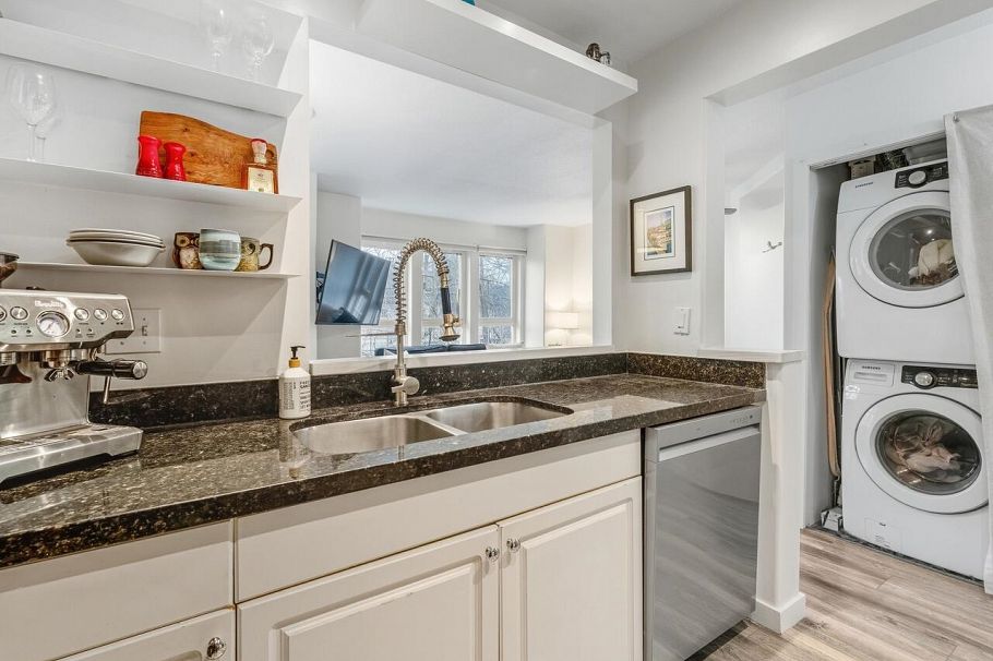 305 1915 E Georgia Street Vancouver, BC - 6