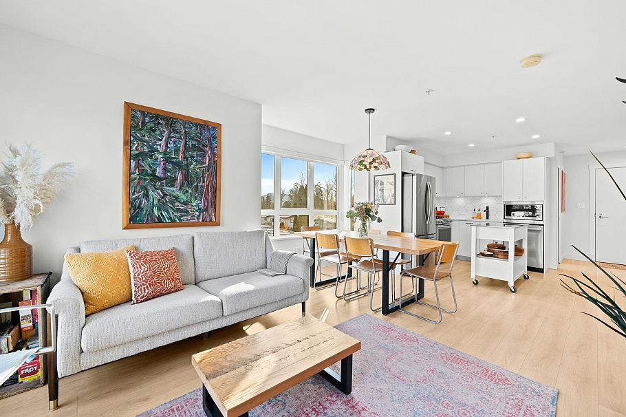 303 1519 Crown Street North Vancouver, BC - 1