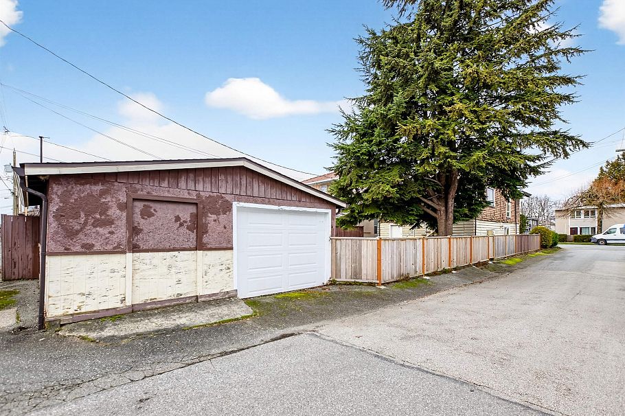 2284 E 45th Avenue Vancouver, BC - 32