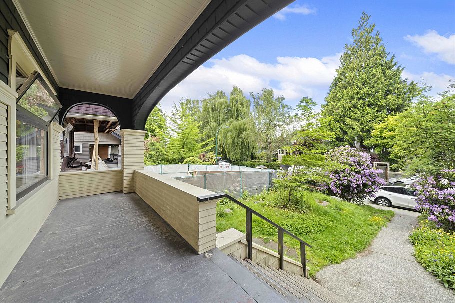 3550 W 1st Avenue Vancouver, BC - 4