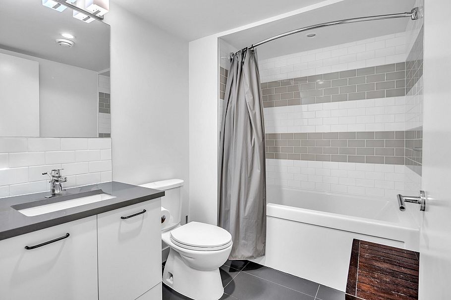 209 1519 Crown Street North Vancouver, BC - 17