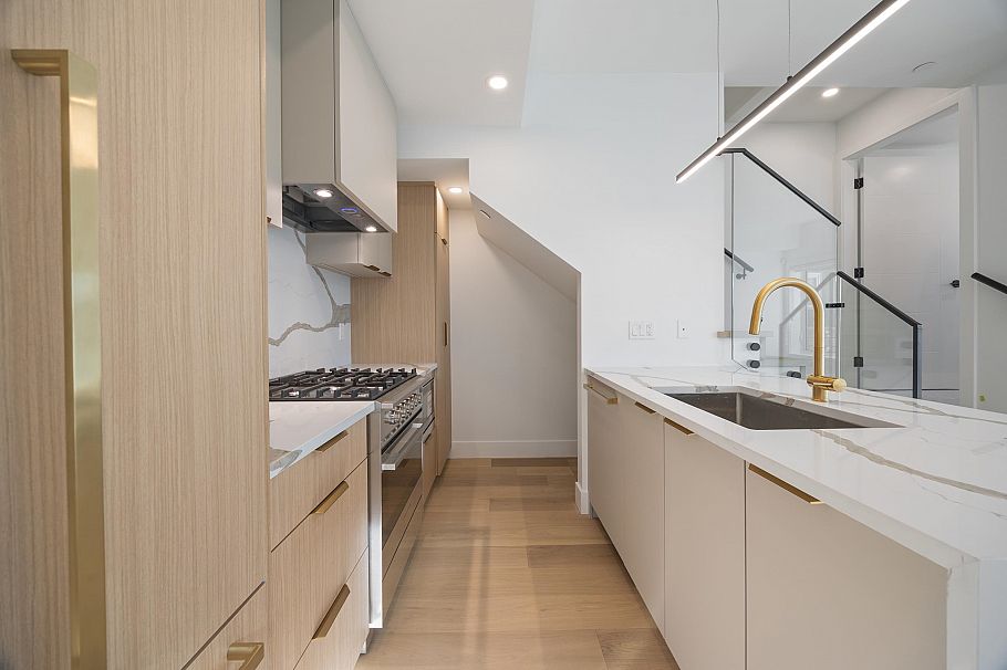 3 550 Kaslo Street Vancouver, BC - 9