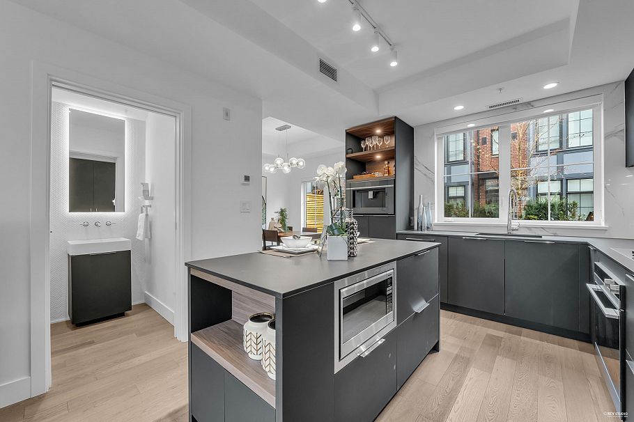 118 2070 Curling Road North Vancouver, BC - 8