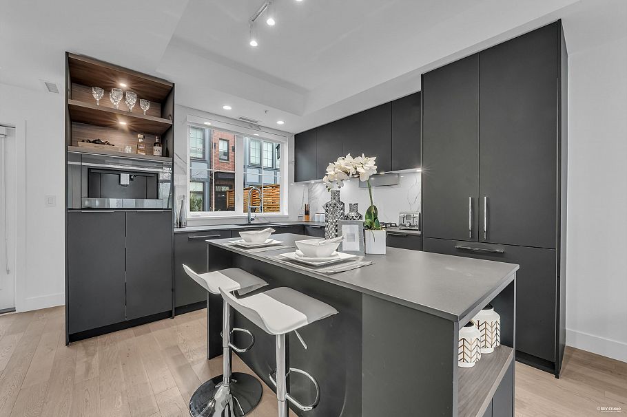 118 2070 Curling Road North Vancouver, BC - 7