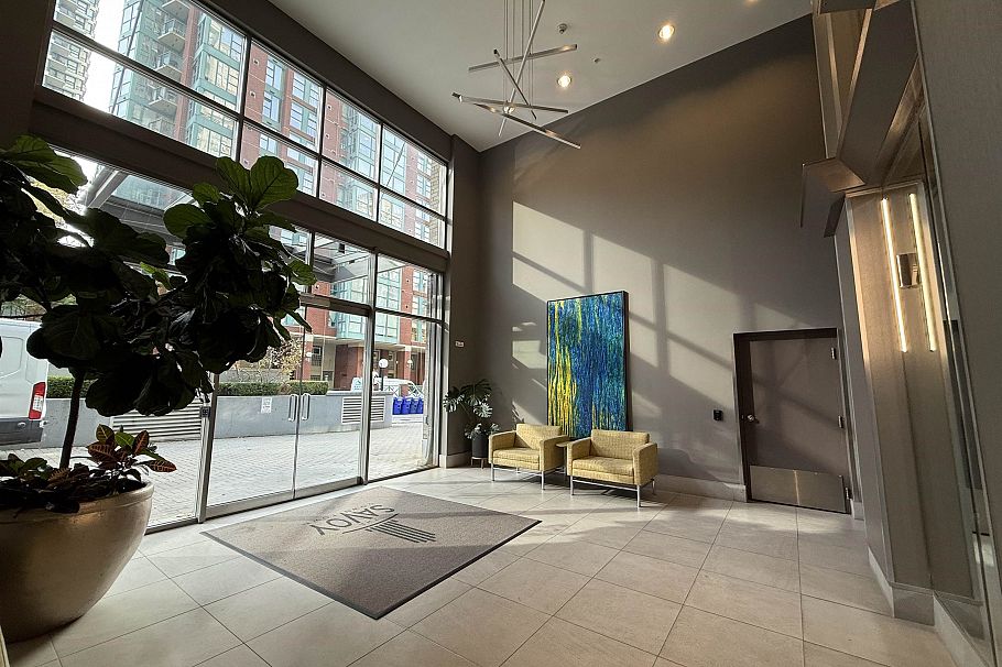 930 Richards Street Vancouver, BC - 29