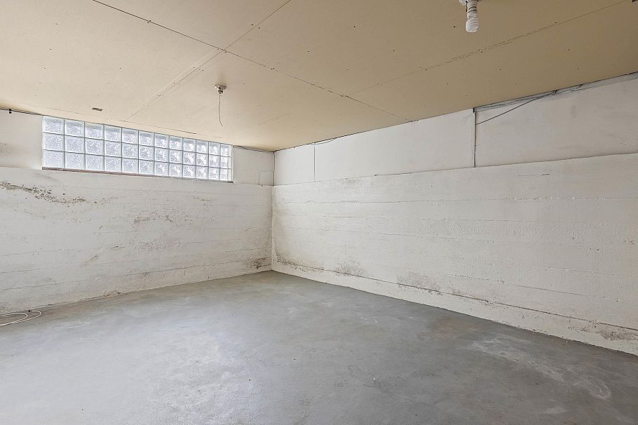 3910 W 10th Avenue Vancouver, BC - 19