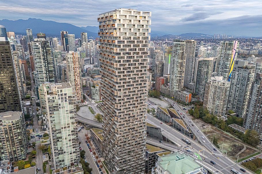 5702 1480 Howe Street Vancouver, BC - 26