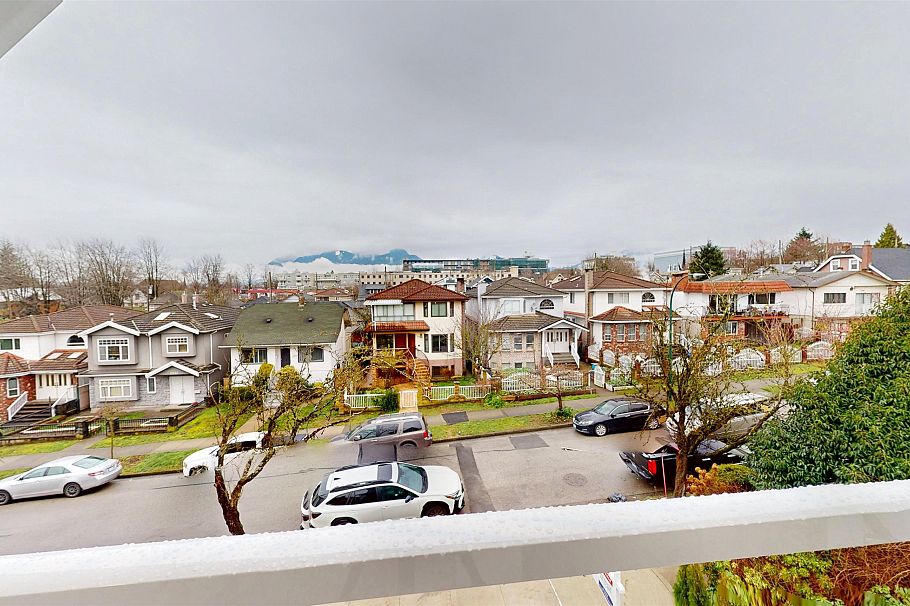 1 2528 Turner Street Vancouver, BC - 18