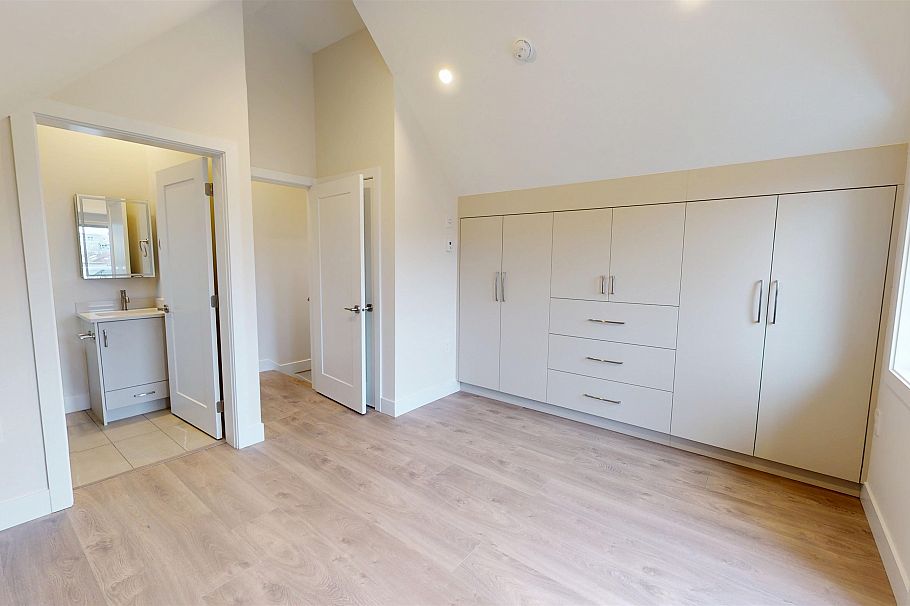 1 2528 Turner Street Vancouver, BC - 16