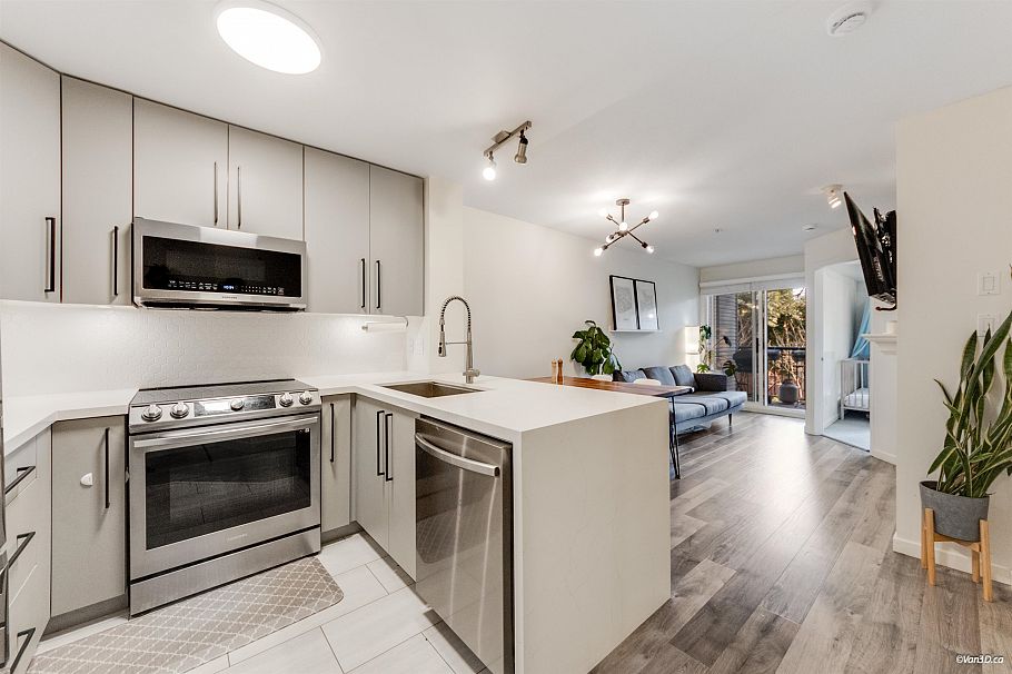 212 3278 Heather Street Vancouver, BC - 1